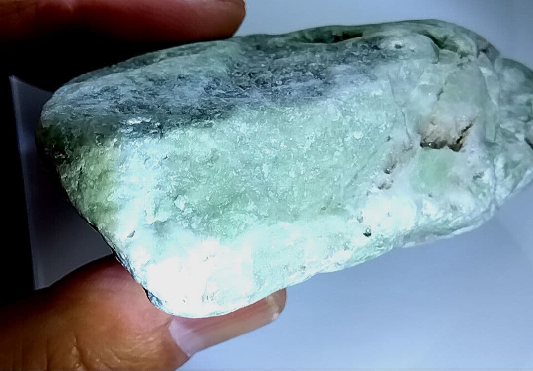 ★翡翠原石★糸魚川硬玉【青海川・転石ウブ・クラスター翡翠299ｇ】