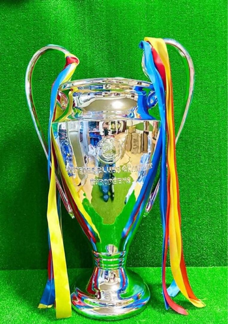 UEFAチャンピオンズリーグトロフィー、歴代優勝クラブ名刻印、