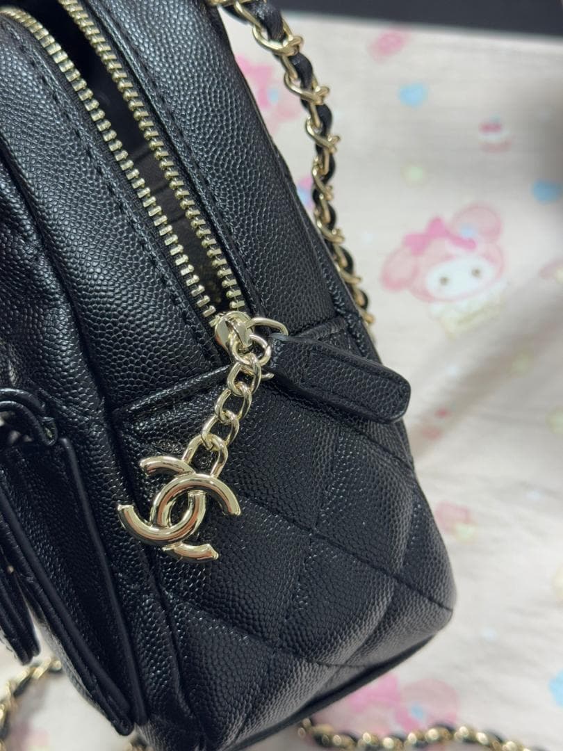 新品 美品キルティングデザイン スマホショルダーバッグ ブラック