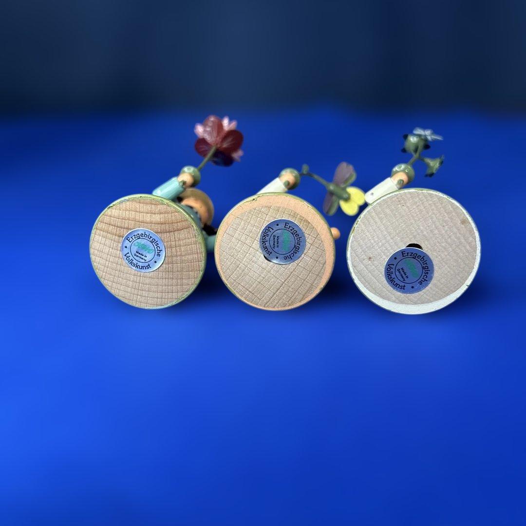 ドイツ製　木製人形　エルツ地方　ザイフェン お花を持つ女の子　KWO工房