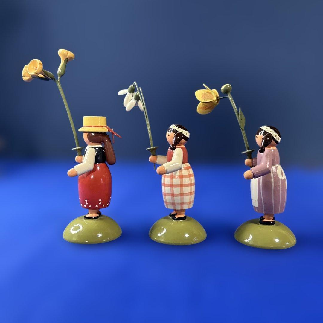 ドイツ製　木製人形　エルツ地方　ザイフェン お花を持つ女の子　KWO工房