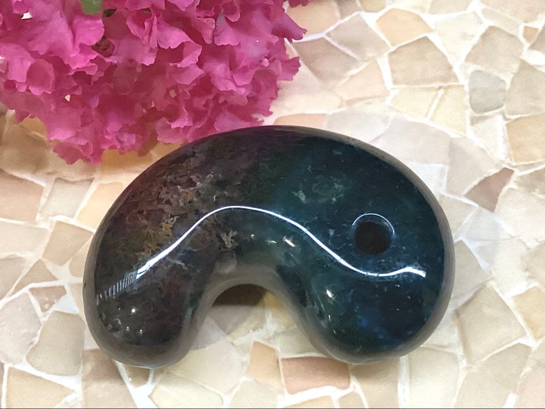 ✳出雲勾玉　1万個に1個しか無いレア勾玉‼️花仙山瑪瑙*芯部位の超極上色彩　鑑別書