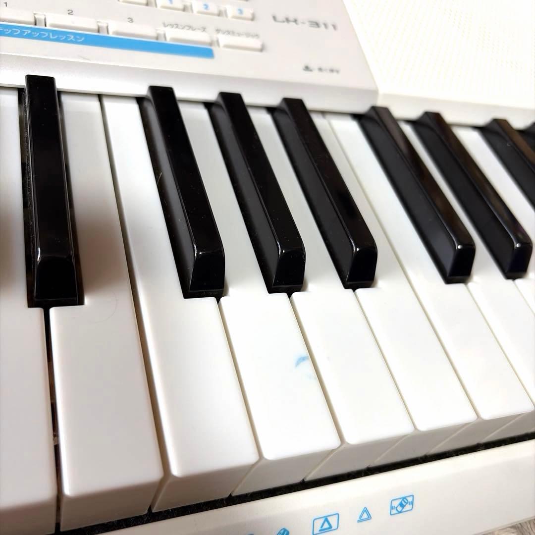 カシオ　光ナビゲーションキーボードLK-311電子ピアノ2018年製