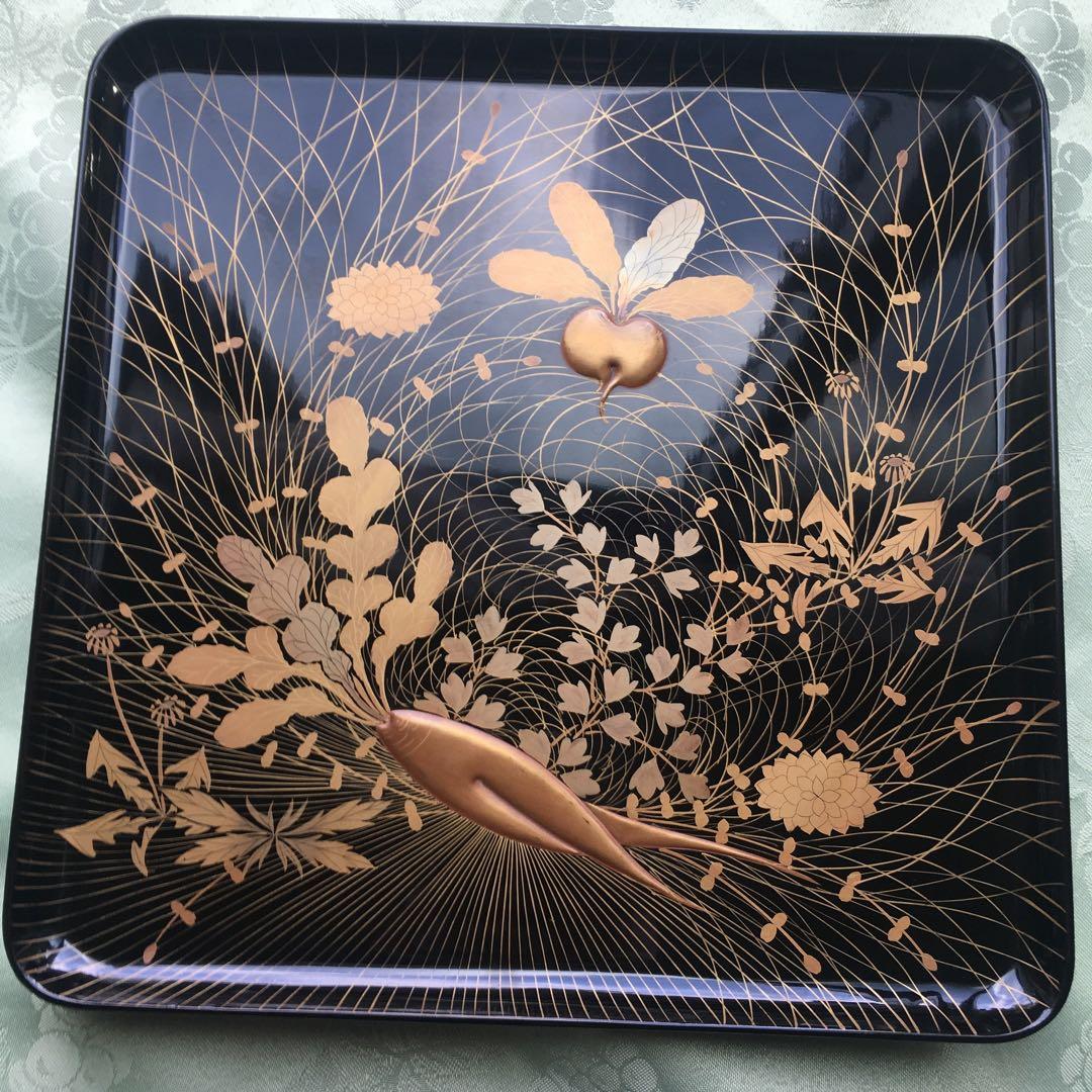 逸品　極上春の七草蒔絵　四方脚付膳　蓋付碗セット　A