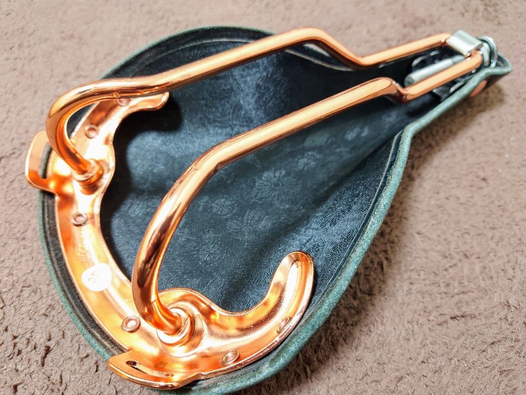 レザー サドル 革サドル ブラック 銅スタッズ