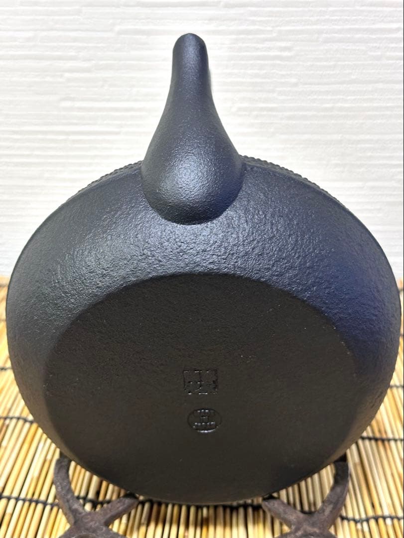 未使用品、供箱付　南部池永造　梔子　小　1.2L　南部鉄瓶　南部鉄器　鉄瓶