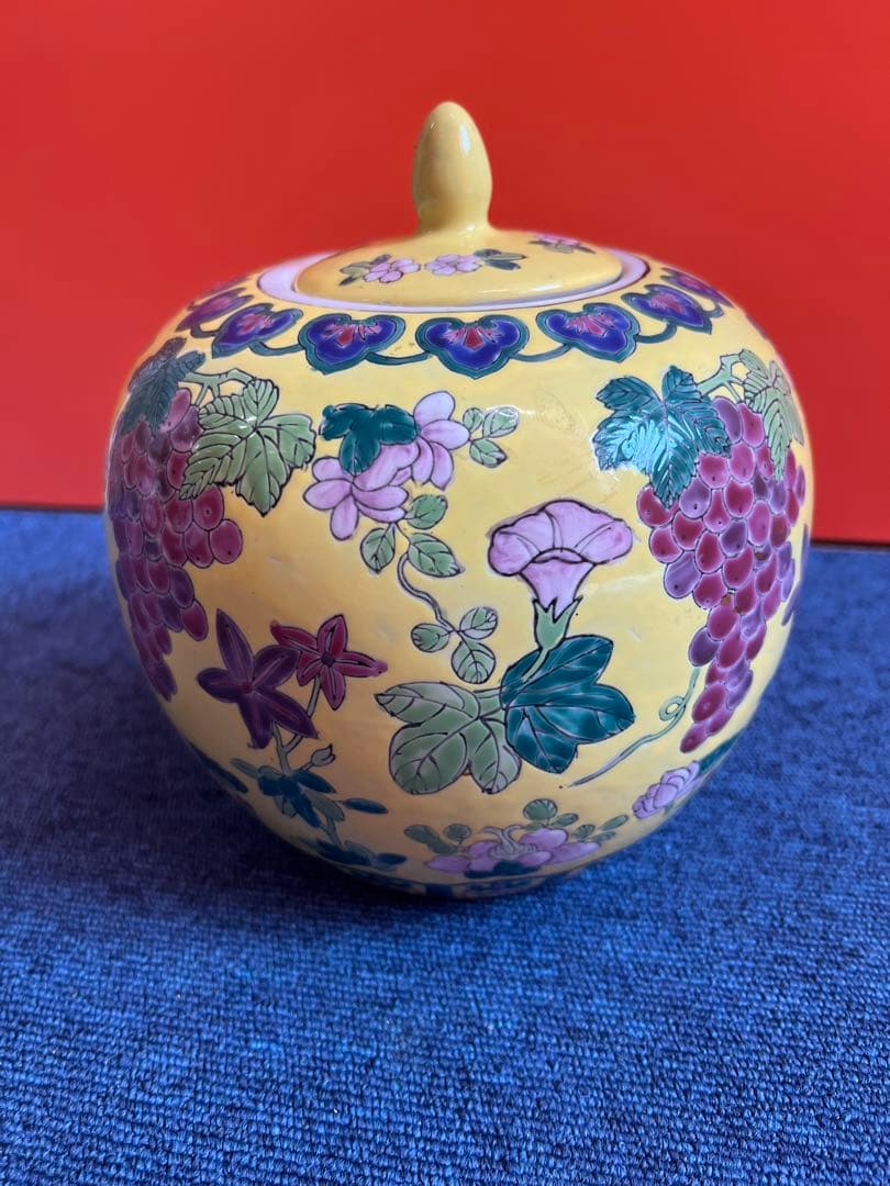 1060  中国古美術　骨董　花卉葡萄紋壺　時代物