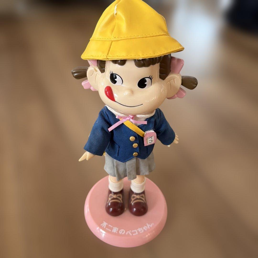 ペコちゃん フィギュア 制服　レア