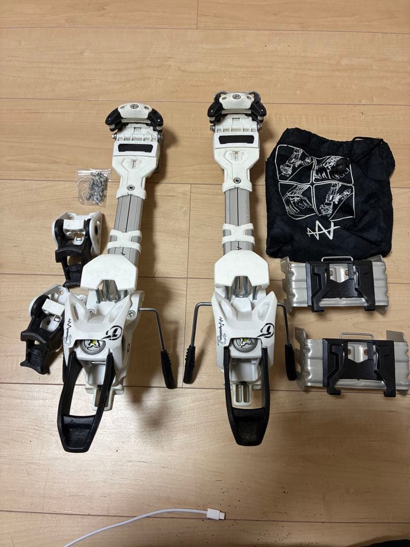 スキー ビンディング　Tyrolia Ambition12 スキーアイゼン付き