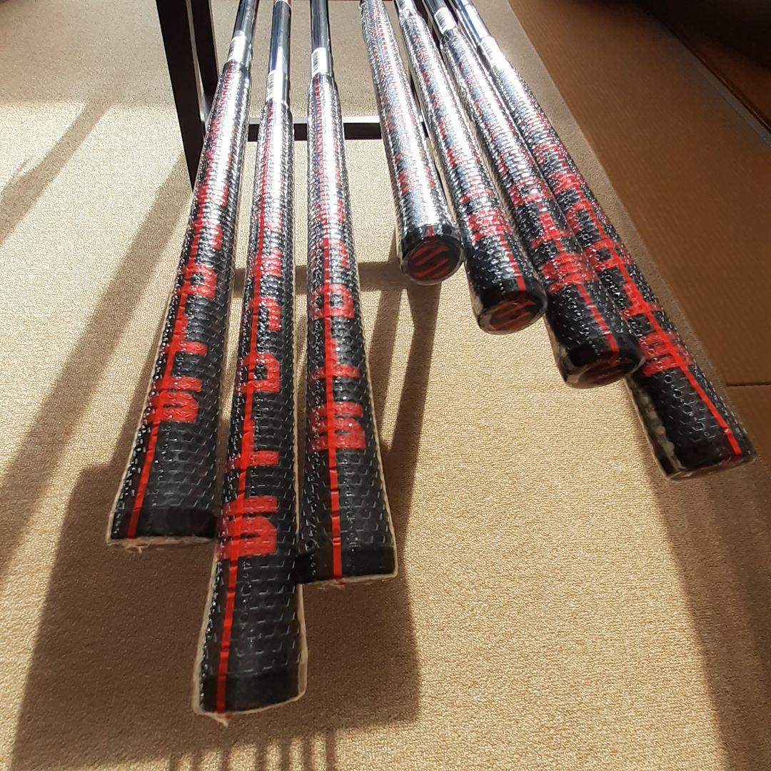 新品未使用マグレガーのキャビティアイアンセットの出品です。