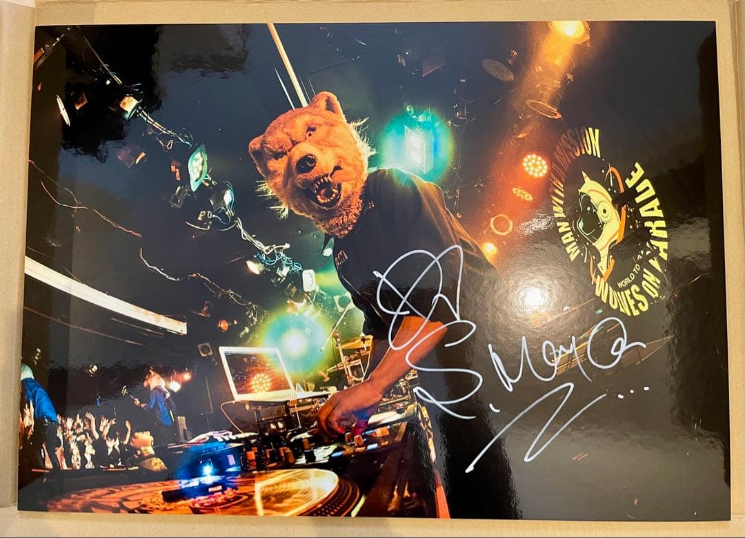MAN WITH A MISSION 直筆サイン入りパネル　DJサンタモニカ