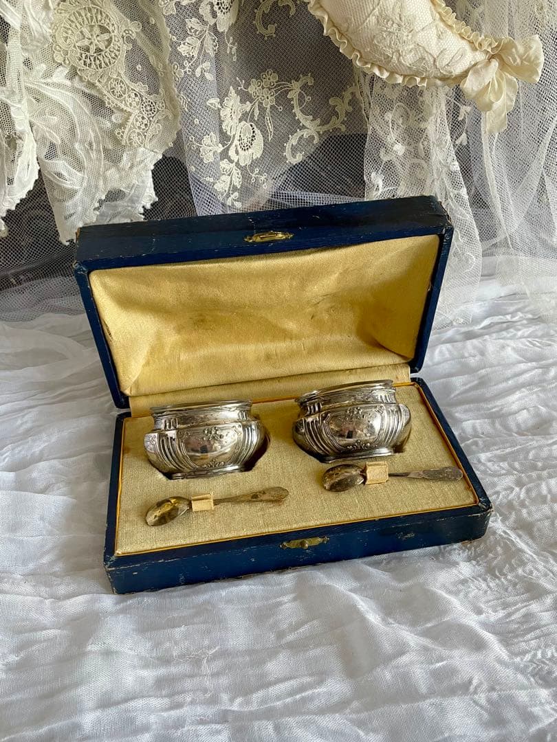 アンティーク ケース入りのサリエールset