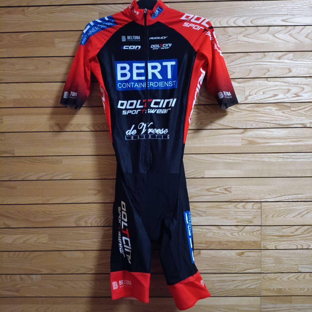 支給品　BERT Containers Doltcini　半袖スキンスーツ