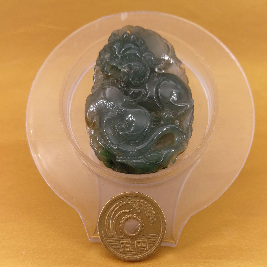 ビルマ翡翠精細彫刻「蓮葉元寳霊芝獅子」(A貨保証)(整理番号:AJ09)