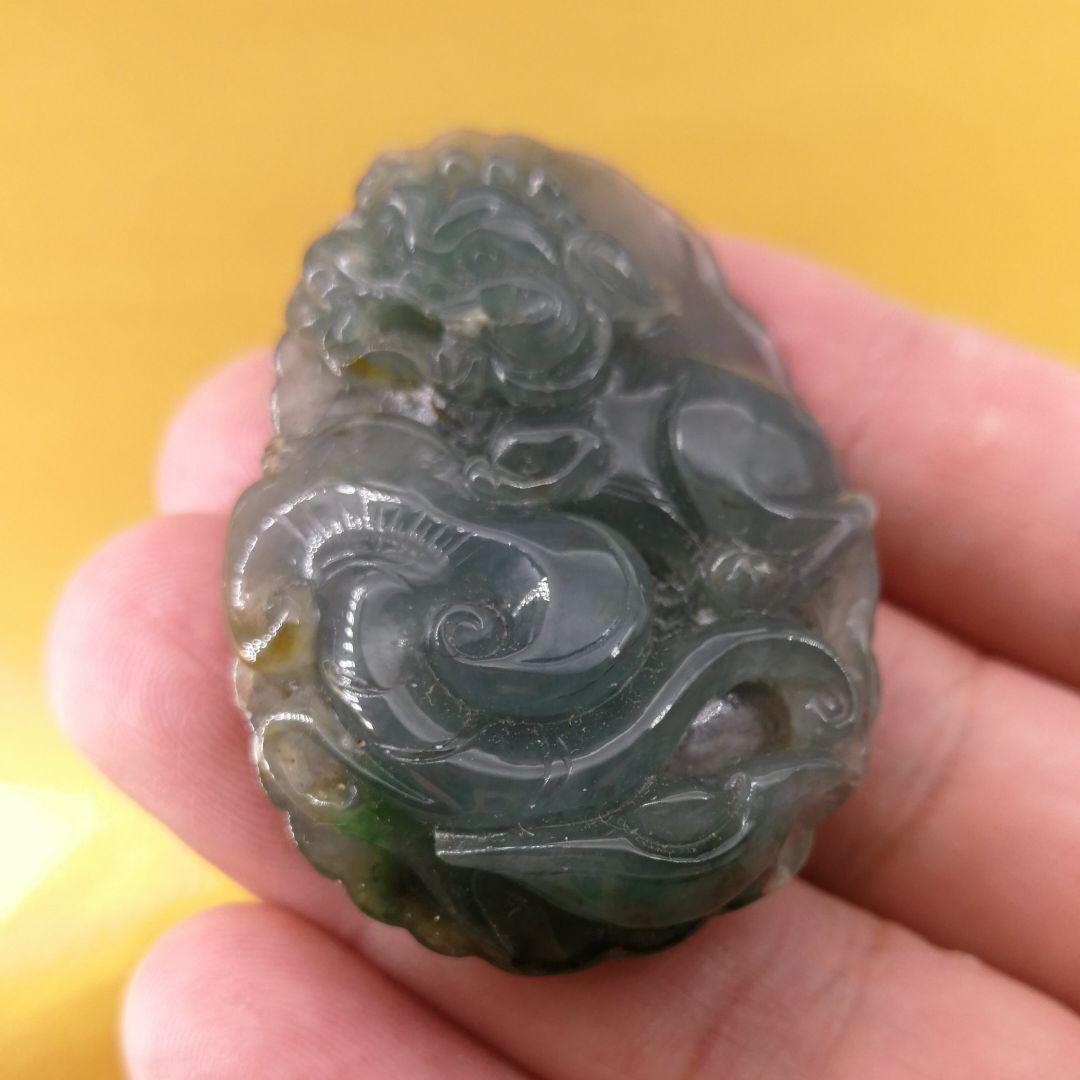 ビルマ翡翠精細彫刻「蓮葉元寳霊芝獅子」(A貨保証)(整理番号:AJ09)