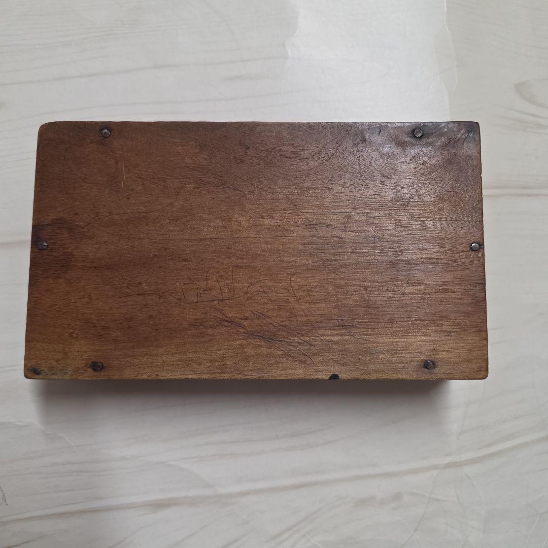 レトロ・日本の伝統的な木製算盤