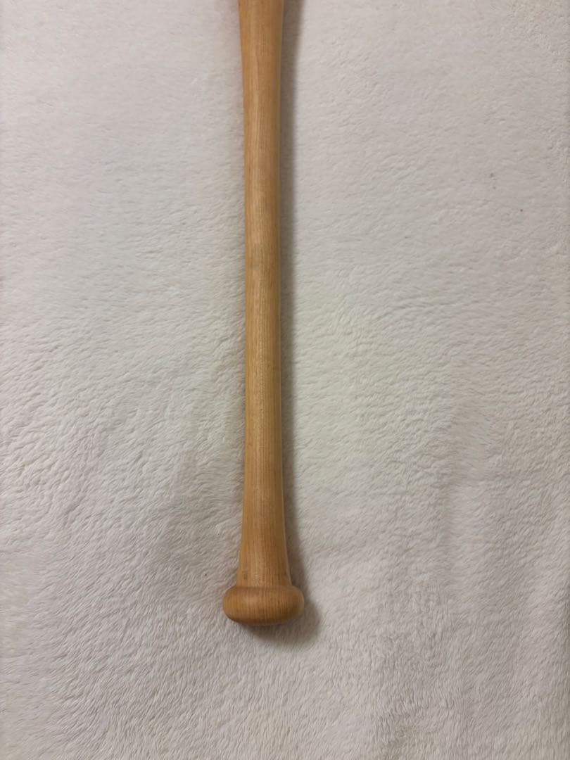 べ*と様 ビクタス　硬式木製バット　870g 84センチ