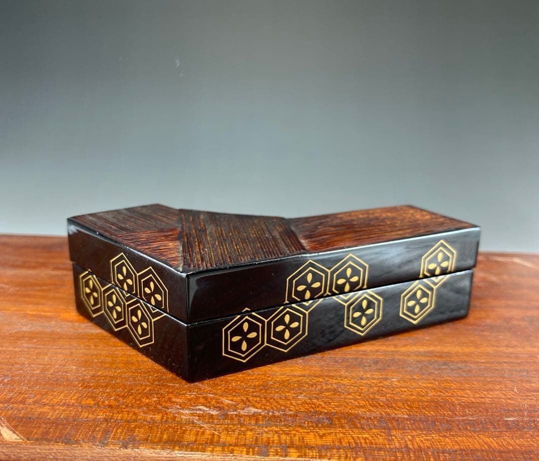 【茶道具】加州好雲斎造　立花大亀老師書付　ヘゲ目亀甲紋結文香合（共箱）