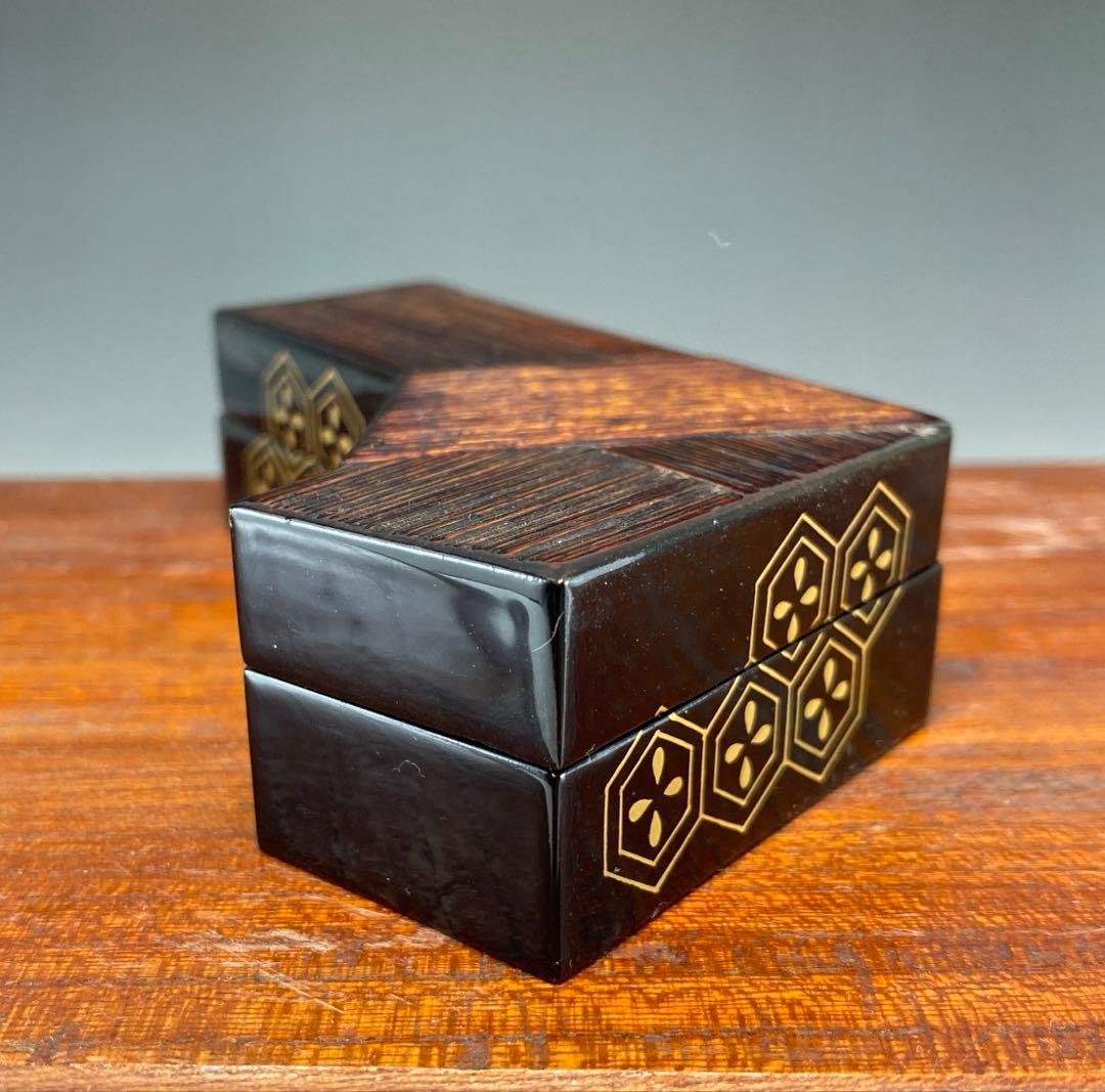 【茶道具】加州好雲斎造　立花大亀老師書付　ヘゲ目亀甲紋結文香合（共箱）