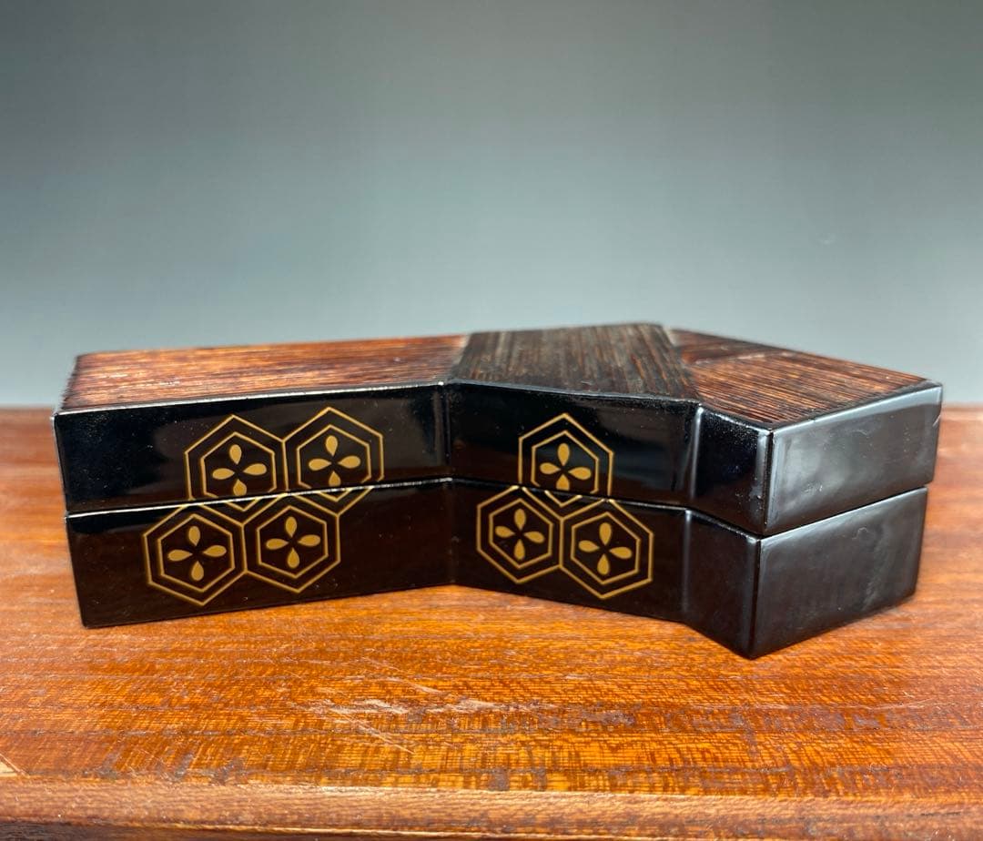 【茶道具】加州好雲斎造　立花大亀老師書付　ヘゲ目亀甲紋結文香合（共箱）