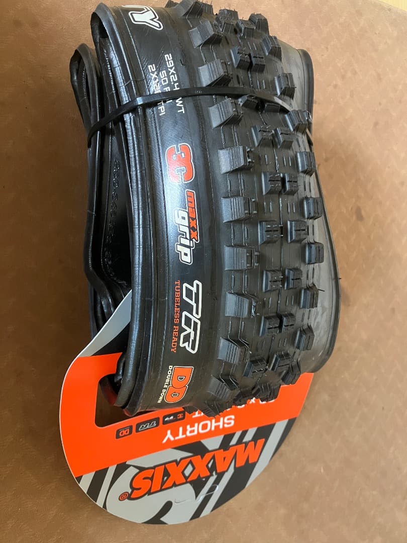 マキシス MTBタイヤ SHORTY 29×2.4 DD MAXX GRIP