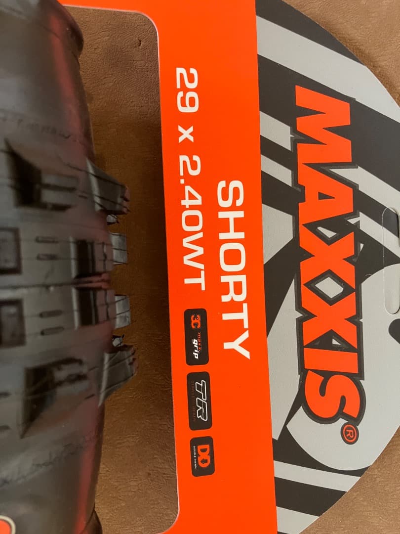 マキシス MTBタイヤ SHORTY 29×2.4 DD MAXX GRIP