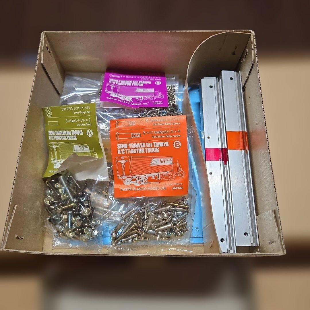 TAMIYA トレーラートラック用 パネルバン・セミトレーラー