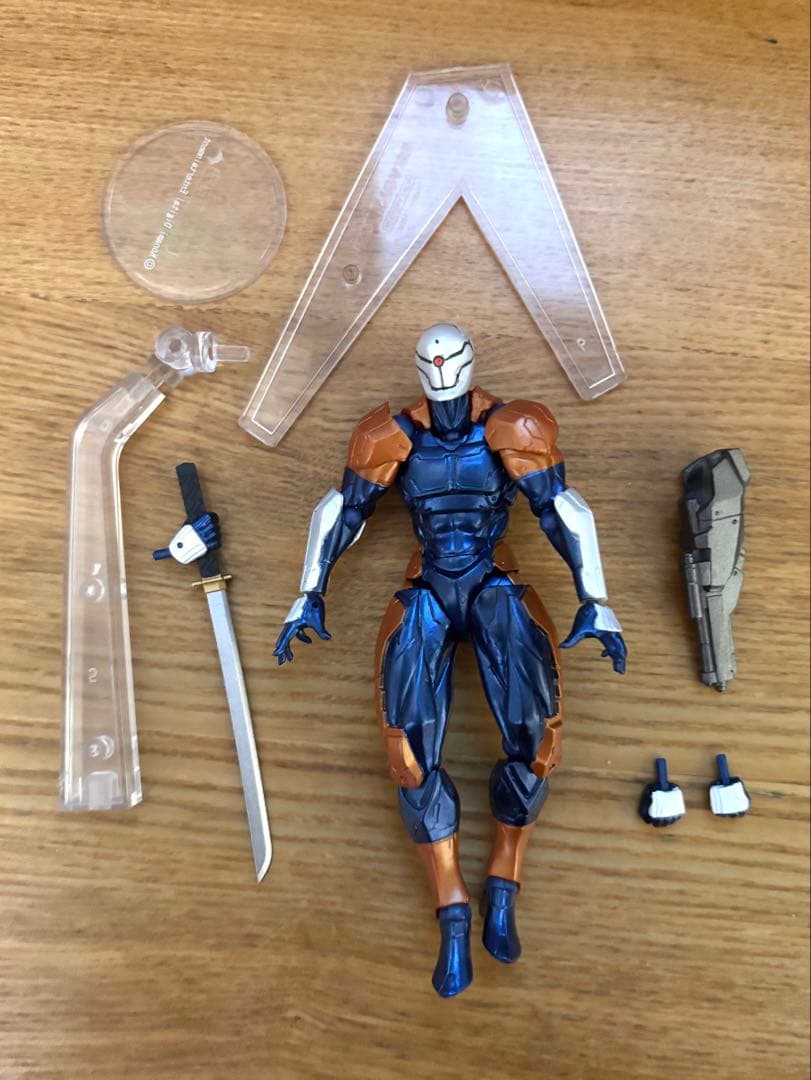 マイクロヤマグチ リボルミニ サイボーグ忍者 メタルギア フィギュア