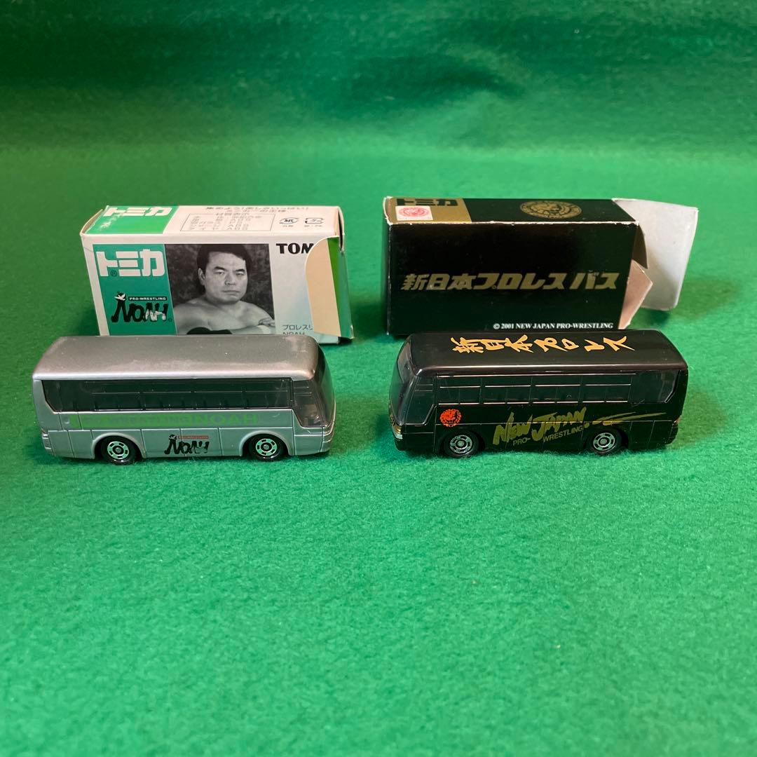 2106.トミカプロレスバス2台売り