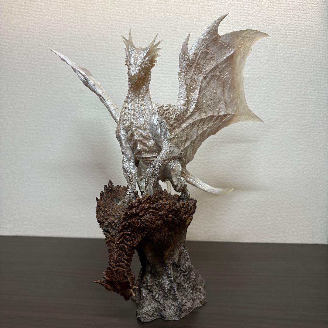 【希少品】モンスターハンター　クリエイターズモデル　クシャルダオラ　脱皮　純正