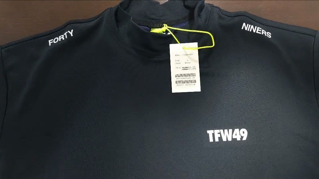 新品未使用　売切れ商品　TFW49 機能性シャツ ネイビー/パープル