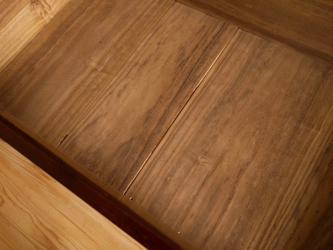 和箪笥　漆薄塗り紅　大ぶり　4段　無垢　収納棚　古道具　古家具　アンティーク