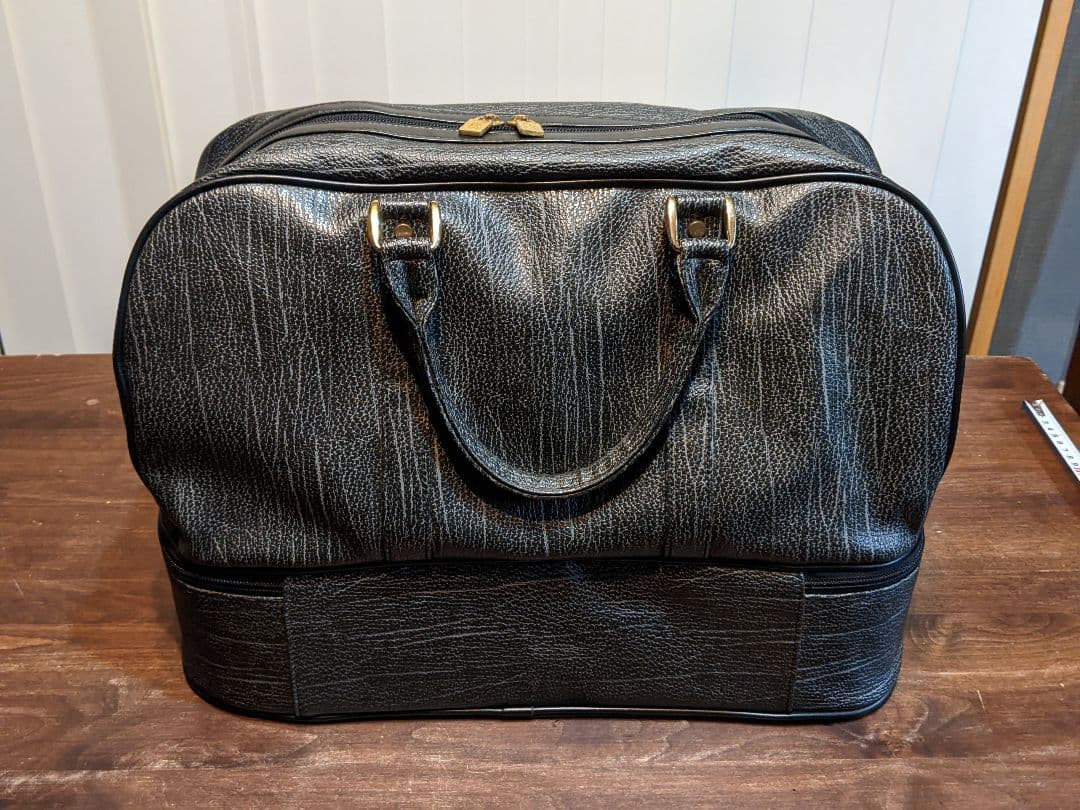 ブラック&ホワイト　ゴルフ　ボストンバッグ　レザー調　2層式　靴　サメ革　系　黒