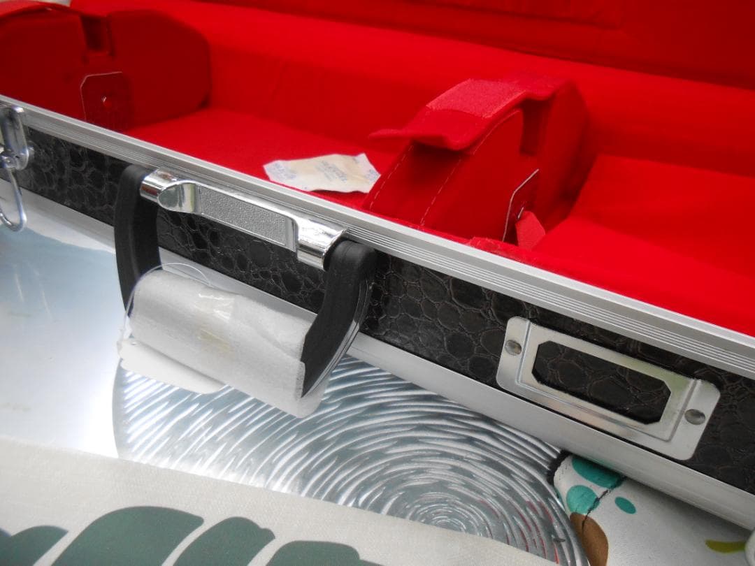 新品未使用(送料無料)13.450円　沖縄三線専用　アルミ縁ハードケース