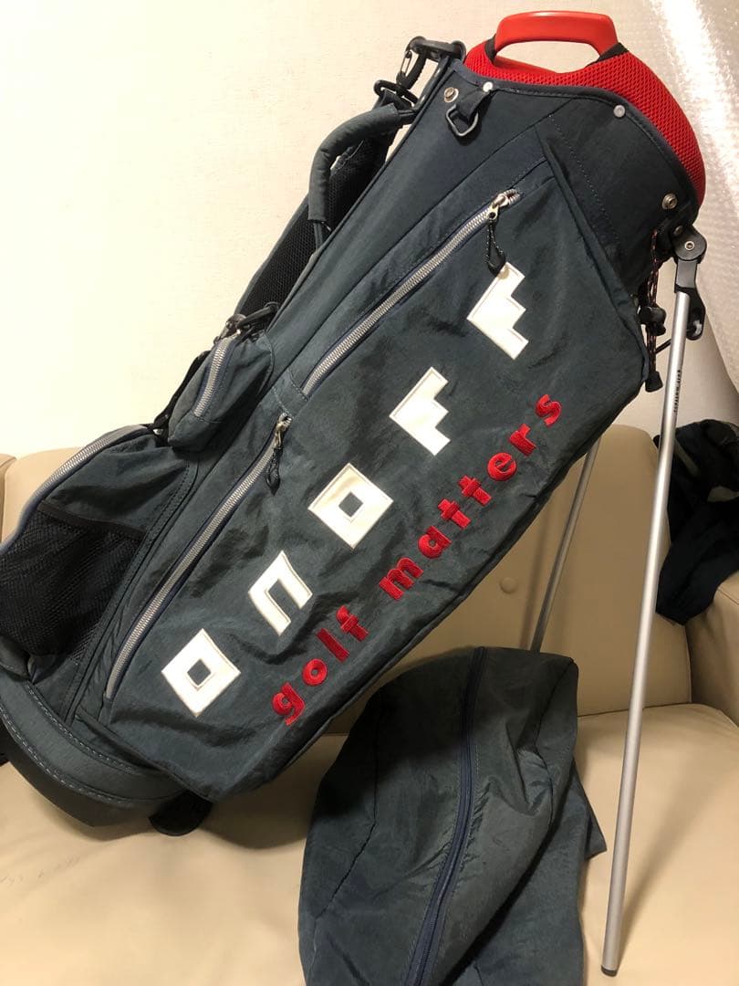 【送料込み】美品　大人気　オノフ　ONOFF キャディバッグ ゴルフバッグ
