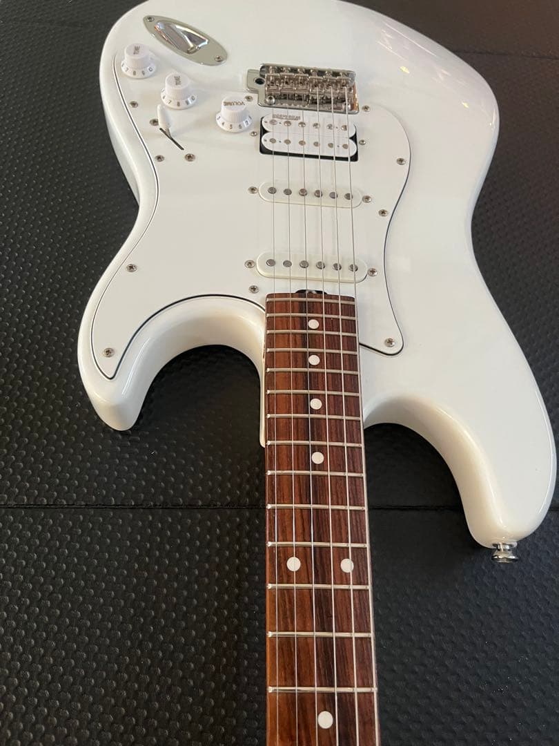 Bacchus global series ストラトタイプ