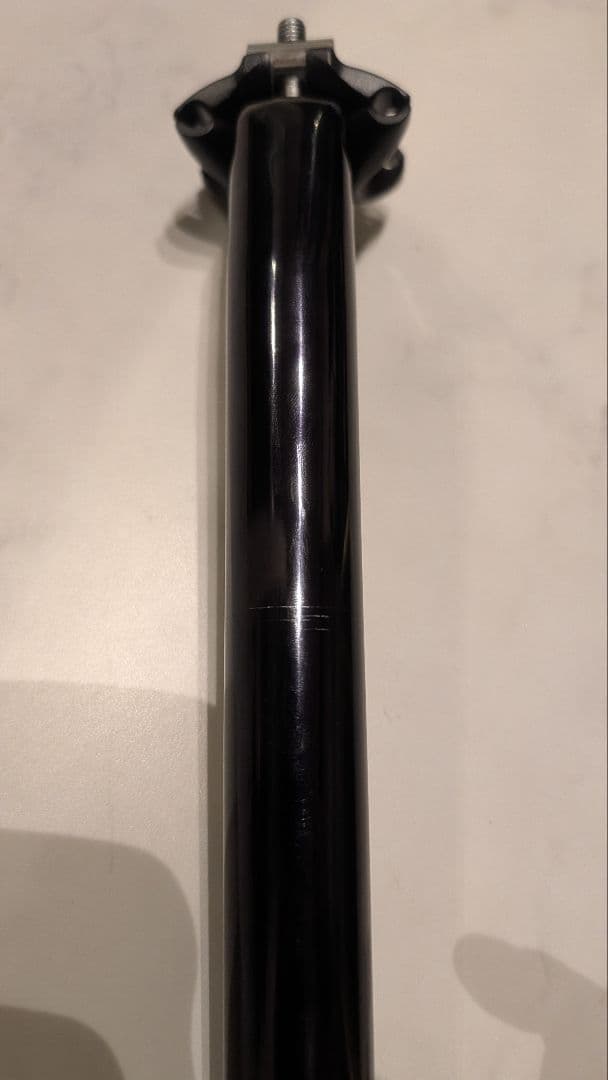 SIMWORKS Froggy Seatpost 300mm27.2mmブラック