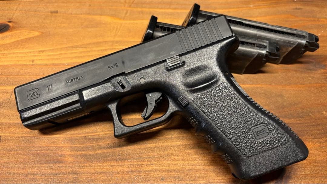 こ*ん様 東京マルイ　グロック17　予備マガジン付き