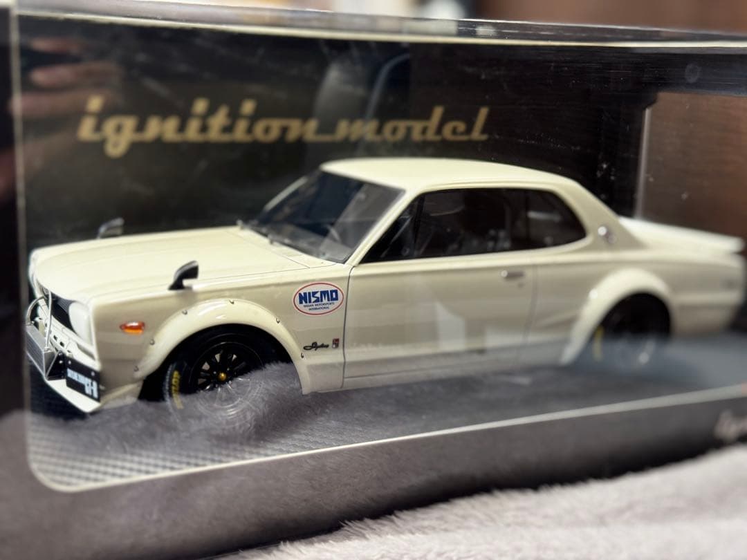 SKYLINE 2000 GT-R (KPGC10 ) ホワイト 1/18