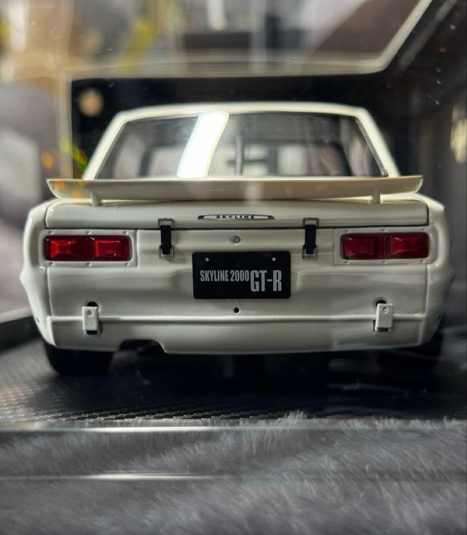 SKYLINE 2000 GT-R (KPGC10 ) ホワイト 1/18