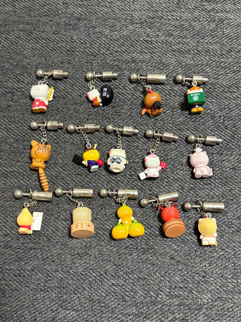 【再々値下げ】　平成レトロ　レア　ご当地キティ　ハローキティ ストラップ 14個