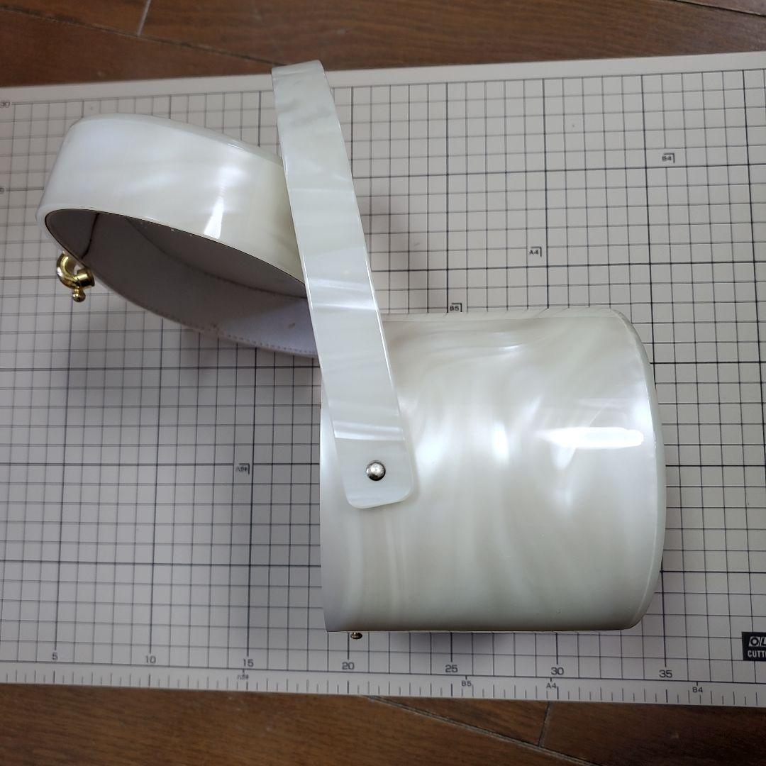 レア✨ヴィンテージ✨白いセルロイドのバッグ✨17.5cmx11cmx高さ13cm