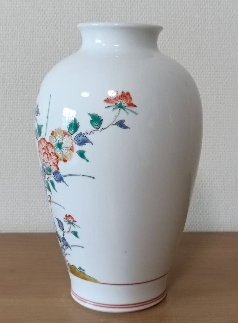 人間国宝　十三代酒井田柿右衛門　錦手　牡丹鳥文花瓶　柿右衛門