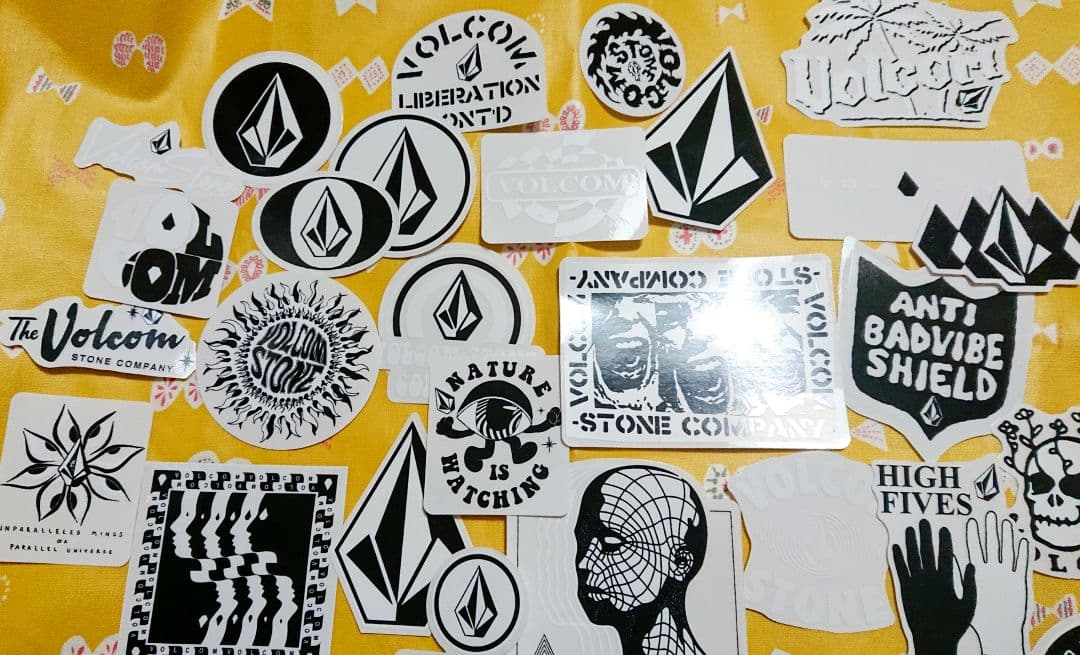 VOLCOM ステッカー 40点 ボルコム まとめ売り 髑髏 魚 宇宙人