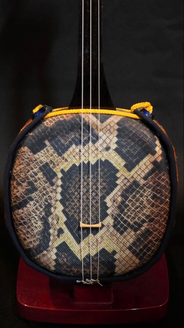 美型真壁古民家床柱縞黒檀三線　所有者様が40年前に入手　まずはご覧ください