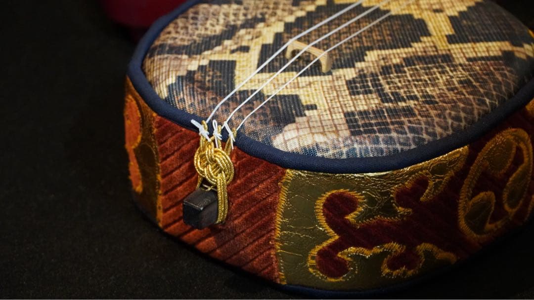 美型真壁古民家床柱縞黒檀三線　所有者様が40年前に入手　まずはご覧ください