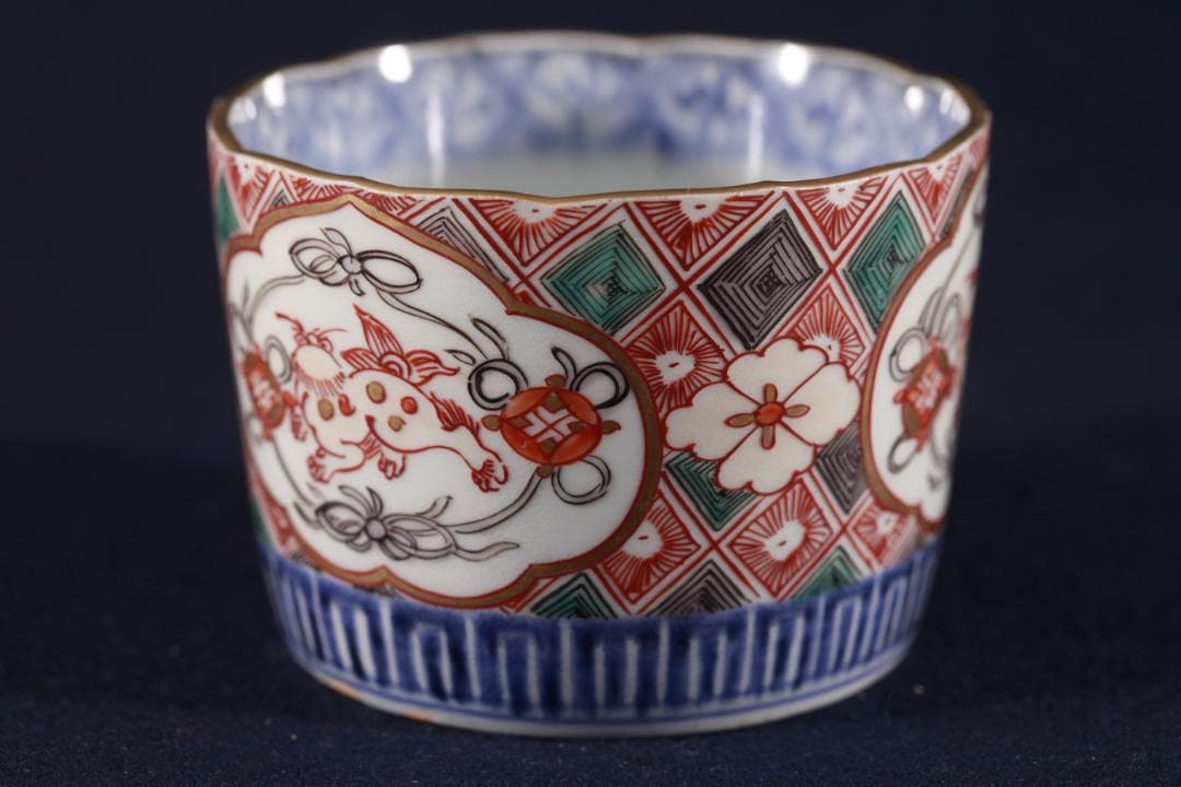 399　古伊万里大振金襴手窓絵市松唐獅子図蕎麦猪口　幕末　無傷