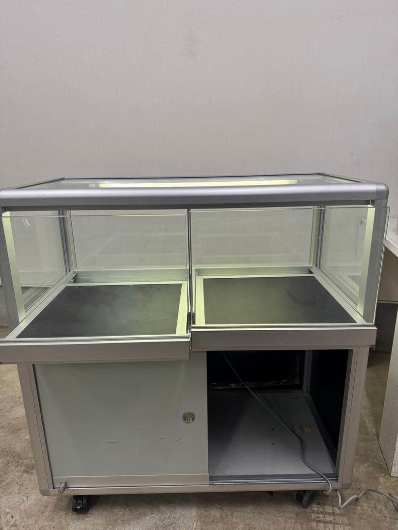 ショーケース ガラス ライト付き