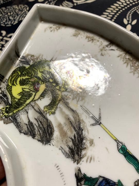 19世紀　清朝？中華民国？　年代もの　粉彩　扇形　プレート