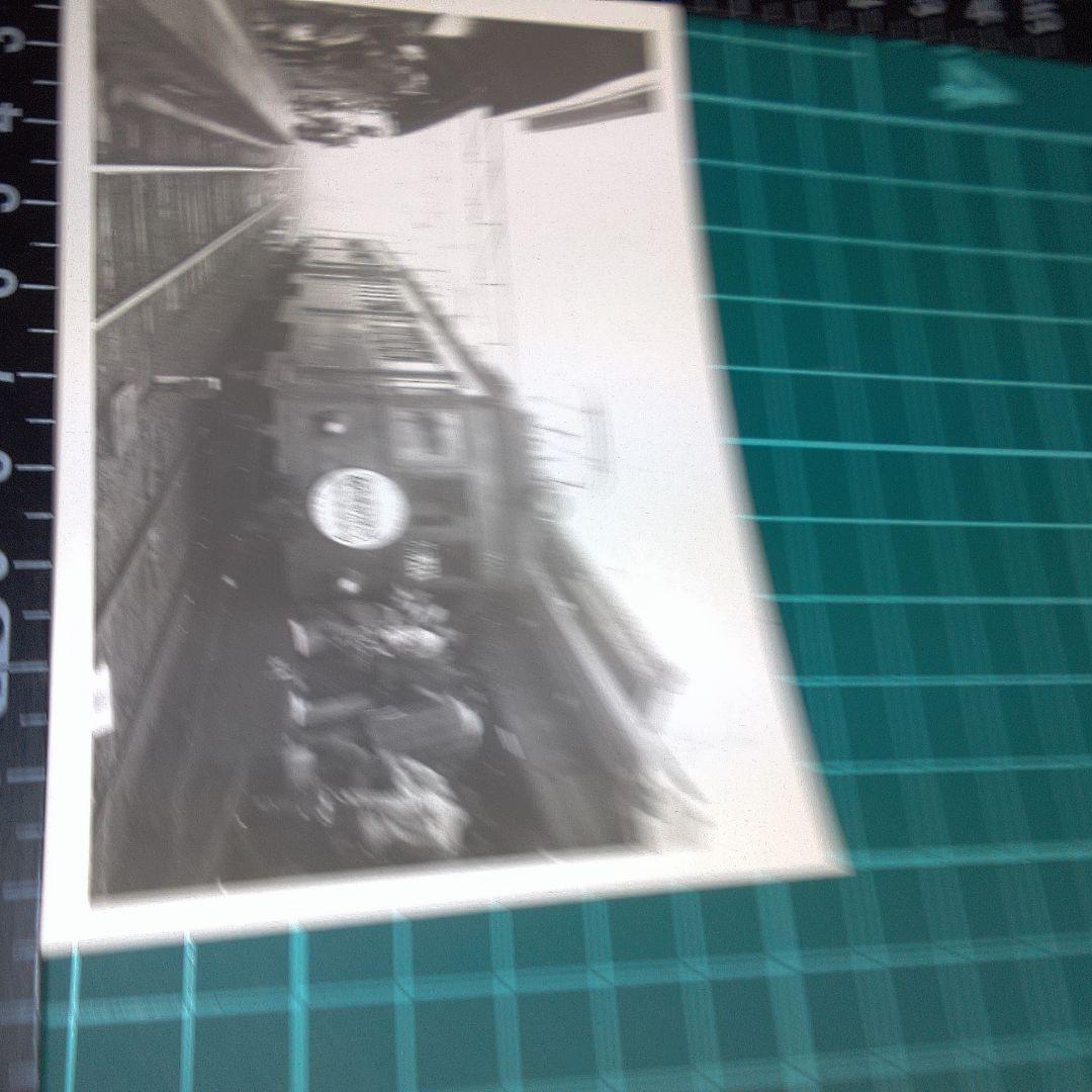 鉄道２ 白黒鉄道写真 混雑した駅の電車